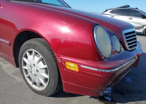 2000 Mercedes-Benz E 320 из США, поврежденный, VIN WDBJF65J7YB125521